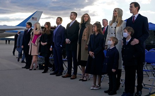 Rodzina Trumpa opuszcza Biały Dom