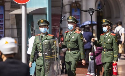 Chińscy żołnierze na ulicach Szanghaju