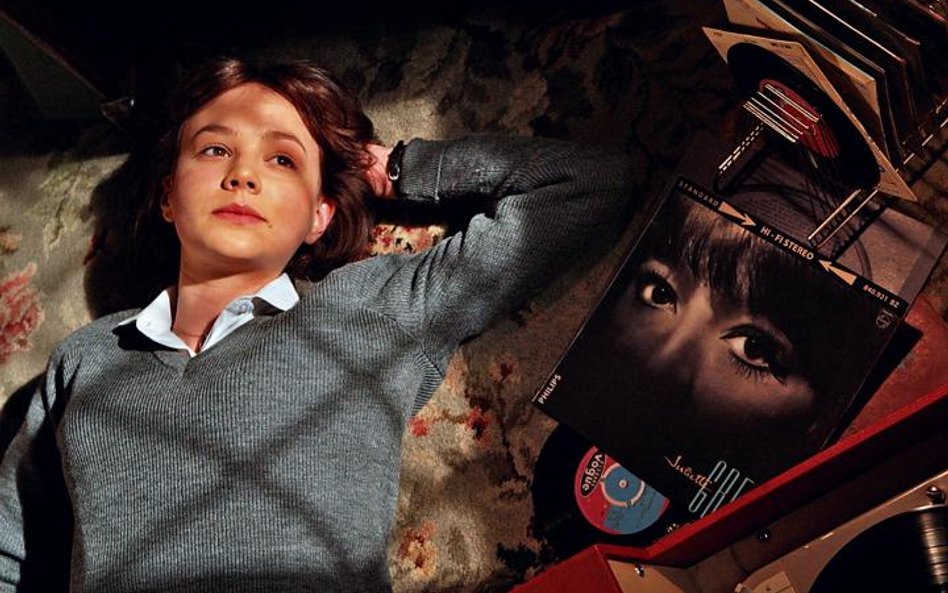 Carey Mulligan – 24-letnia aktorka grająca tu rolę Jenny – nazywana jest nową Audrey Hepburn