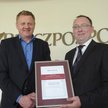 Mariusz Solarz odebrał dyplom najlepszego prawnika przedsiębiorstwa z rąk red. naczelnego „Rz” Tomas