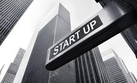 Goliat wyciąga rękę do Dawida