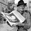 Kup pan orła. Październik 1938 r., w przejętym Cieszynie rozkwita handel kartonowymi polskimi godłam