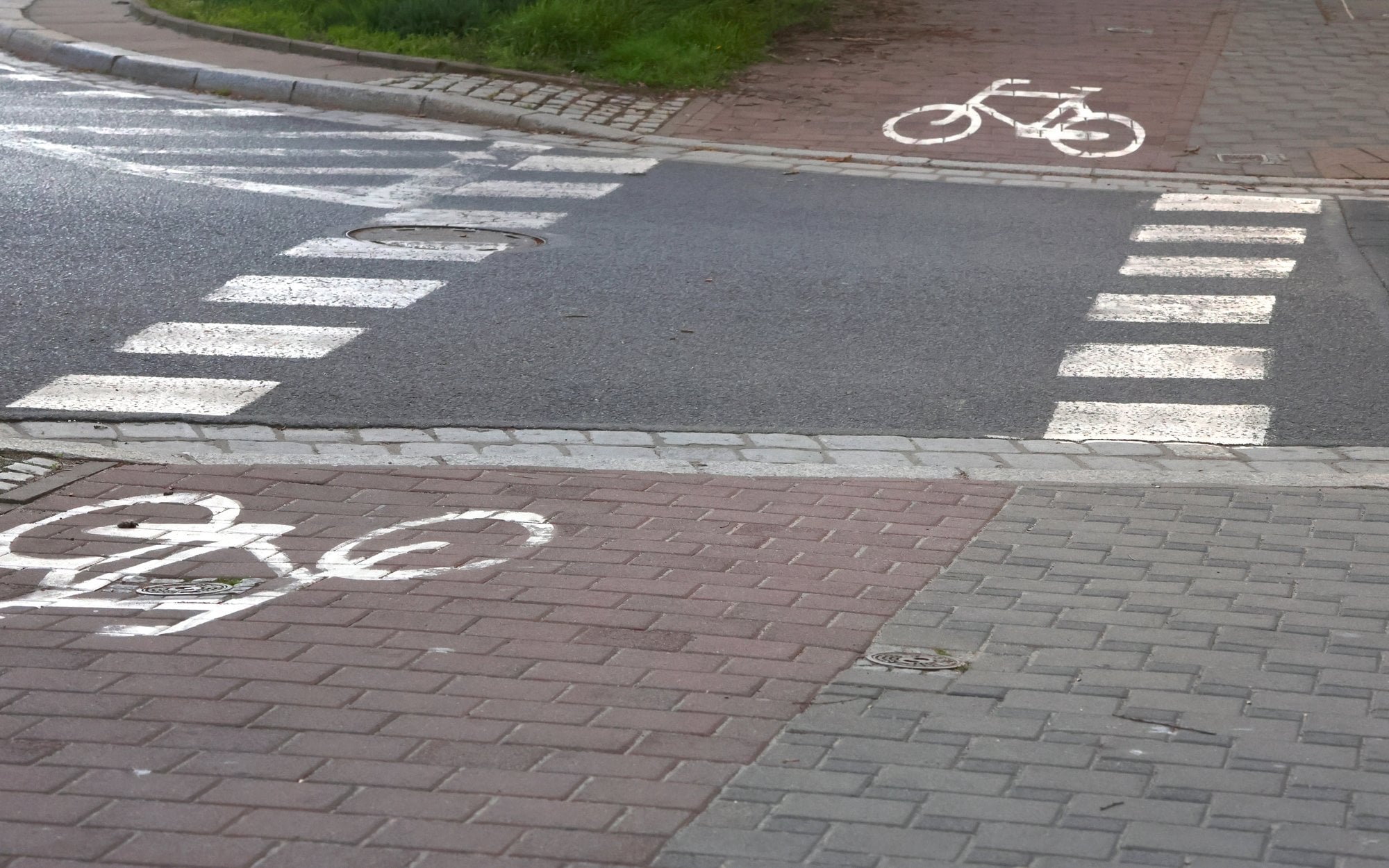 Rowerzysta nie zawsze ma pierwszeństwo. Wielu kierujących o tym zapomina