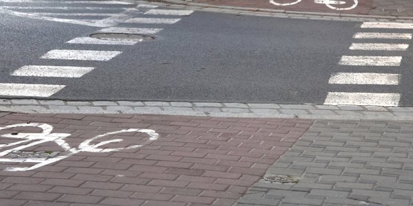 Rowerzysta nie zawsze ma pierwszeństwo. Wielu kierujących o tym zapomina