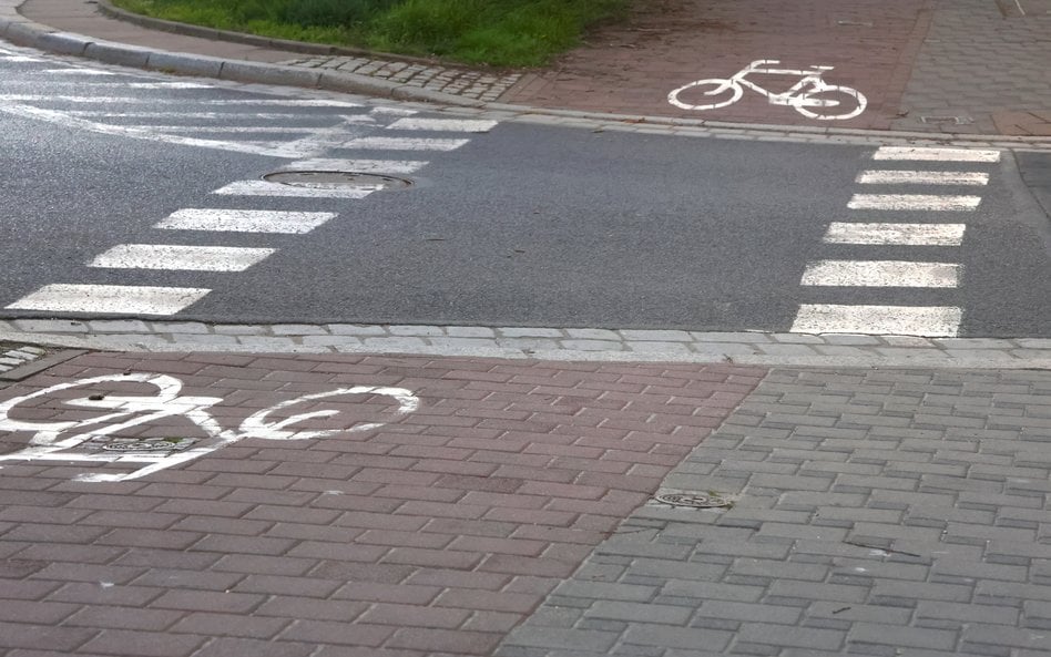 Rowerzysta nie zawsze ma pierwszeństwo. Wielu kierujących o tym zapomina