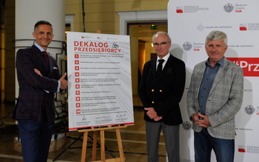 „Dekalog przedsiębiorcy” prezentują (od lewej) Łukasz Bernatowicz, prezes BCC, Marek Kowalski, przew