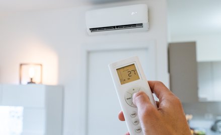 Koszty używania klimatyzacji mogą zaskoczyć. Wiadomo, ile wynoszą rachunki za prąd
