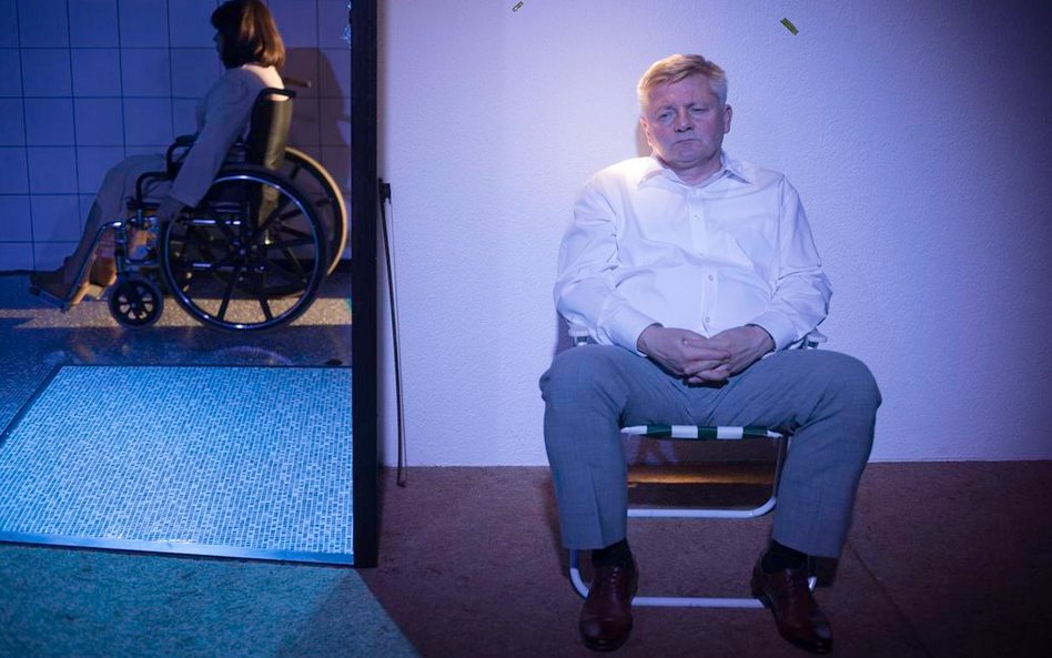 Teatr im. Żeromskiego z Kielc pokaże „Kieł” Marcina Cecki na podstawie filmu Efthymisa Filippousa i 