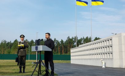 Zełenski uczestniczył w pochówku pierwszego przywódcy OUN. „Przywracamy sprawiedliwość”