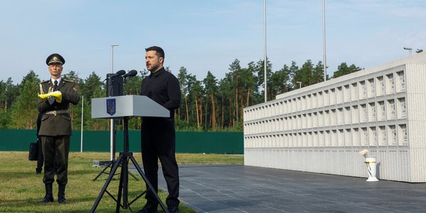 Zełenski na pochówku przywódcy OUN: „Przywracamy sprawiedliwość”
