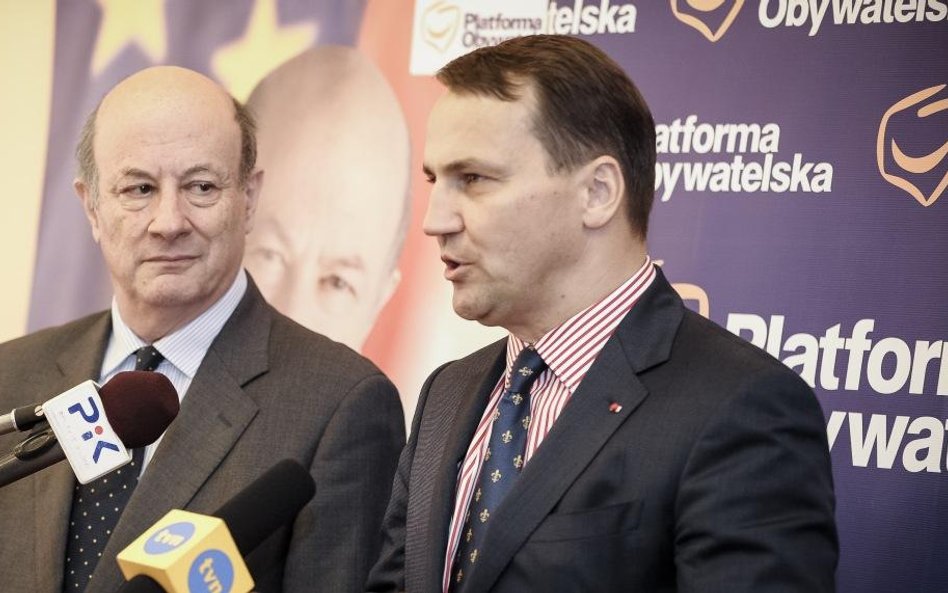 Były minister finansów Jacek Rostowski i szef MSZ Radosław Sikorski podczas kampanii wyborczej kandy