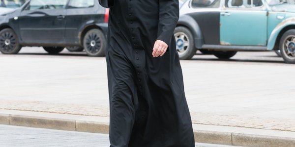 Był molestowany przez księdza. Teraz żąda 20 mln zł od Archidiecezji Krakowskiej