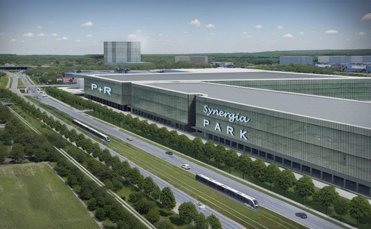 Widok pierzei ul. Śliwiaka z galerią handlową