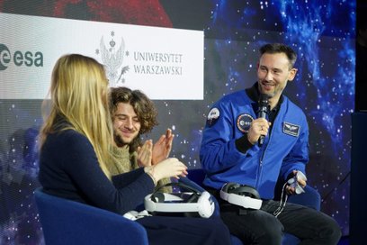 dr inż. Sławosz Uznański-Wiśniewski w rozmowie ze studentami