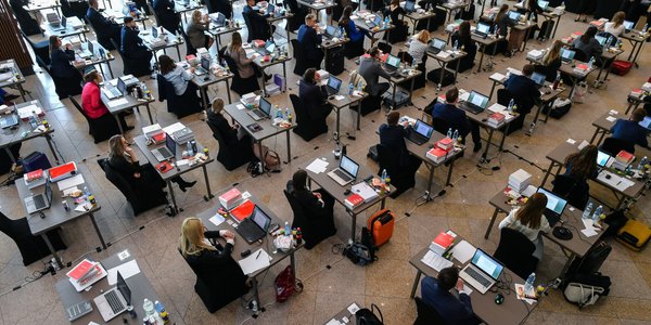 Wysoka zdawalność na egzaminach dla przyszłych adwokatów i radców