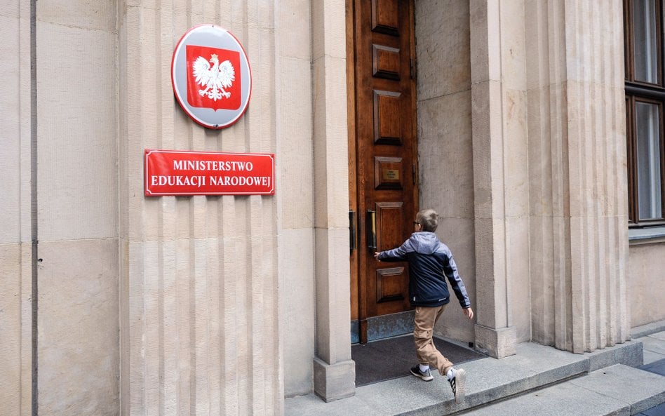 Do przedszkola nie tylko nauczyciel? MEN wycofuje się z kontrowersyjnego pomysłu