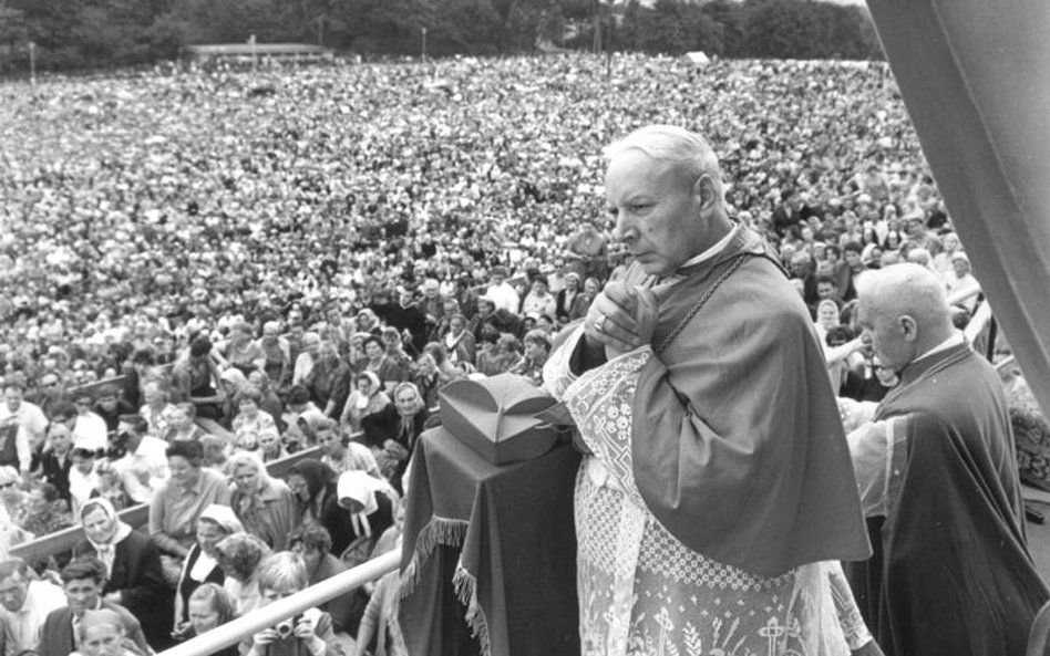 Spotkanie Stefana Wyszyńskiego z wiernymi
