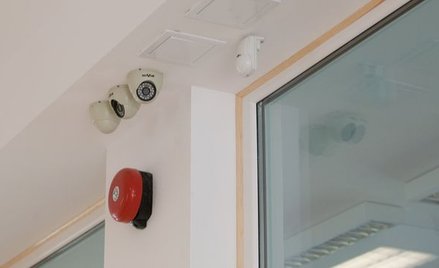Monitoring wizyjny w szkołach trzeba ograniczyć przepisami