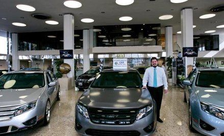 Hossa wraca do autosalonów