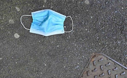 Brytyjscy badacze: Nośmy maski, tak opanujemy epidemię