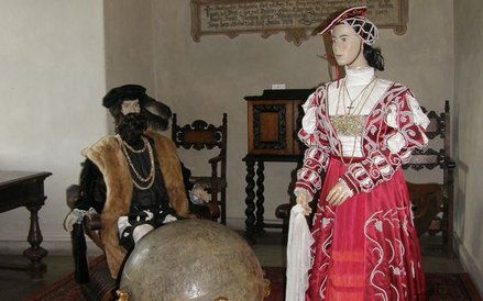 Galeria mody piastowskiej od średniowiecza po barok.