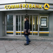 Commerzbank broni się przed przejęciem