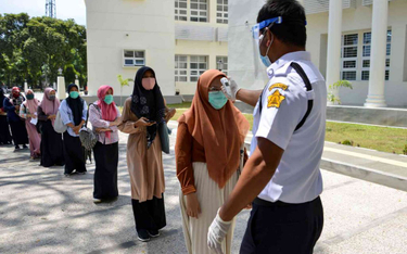 Minister z Indonezji: Naszyjnik chroni przed koronawirusem