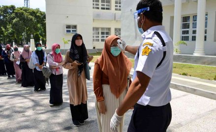 Minister z Indonezji: Naszyjnik chroni przed koronawirusem