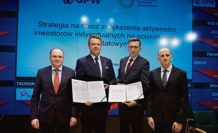Od lewej: reprezentujący GPW Jacek Fotek (wiceprezes) oraz Jarosław Grzywiński (p.o. prezesa), a tak