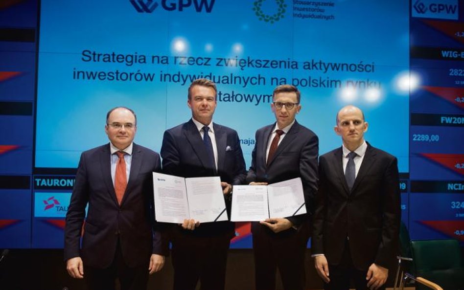 Od lewej: reprezentujący GPW Jacek Fotek (wiceprezes) oraz Jarosław Grzywiński (p.o. prezesa), a tak