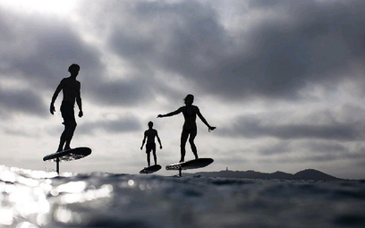 Elektryczna deska surfingowa Waydoo Flyer ma być jednym z hitów tegorocznych targów CES