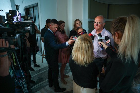 Współprzewodniczący Nowej Lewicy Włodzimierz Czarzasty podczas konfrencji prasowej w Sejmie