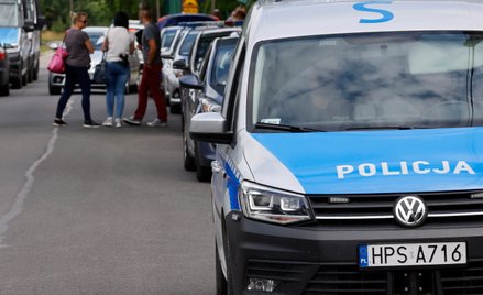 Policja w okolicy domu w miejscowości Borowce (pow. częstochowski), w którym w 2021 roku doszło do z