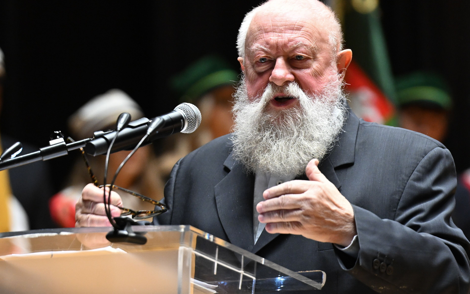 Profesor Jerzy Bralczyk miał wypadek. Znany językoznawca jest w szpitalu