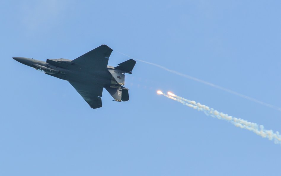 Trzy F-15E stracone nad Kuwejtem. Media informują o omyłkowym ostrzale z F/A-18