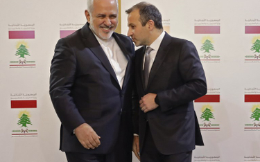 Ministrowie spraw zagranicznych Libanu Gebran Bassil (z prawej) i Iranu Mohammad Javad Zarif