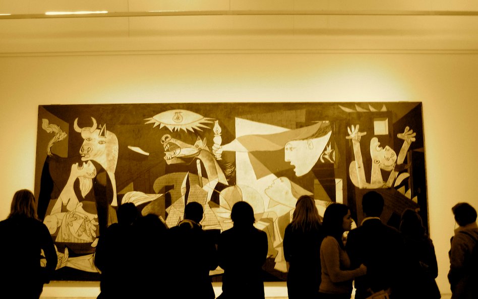 „Guernica” znajduje się w zbiorach Museo Reina Sofía w Madrycie.