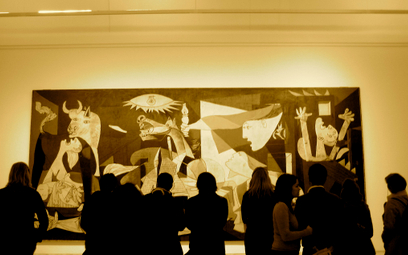 „Guernica” znajduje się w zbiorach Museo Reina Sofía w Madrycie.