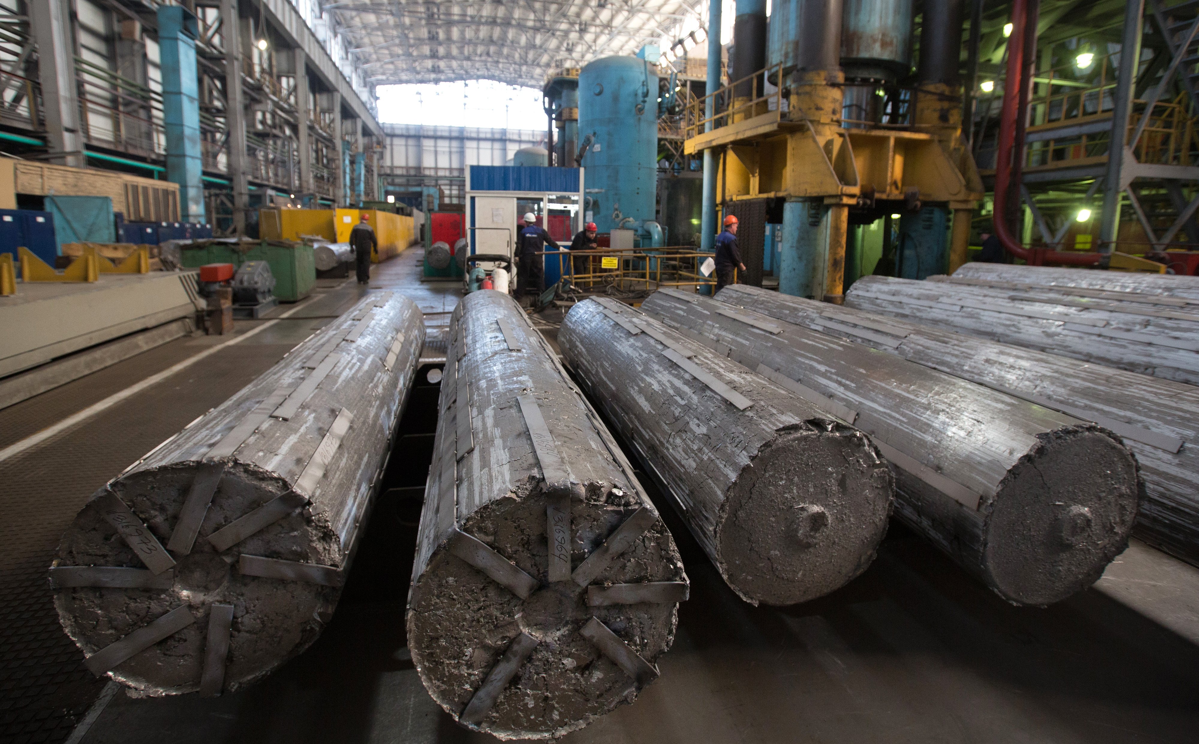 Szwajcaria zajęła konta rosyjskiego giganta tytanowego. W tle pianista jazzowy