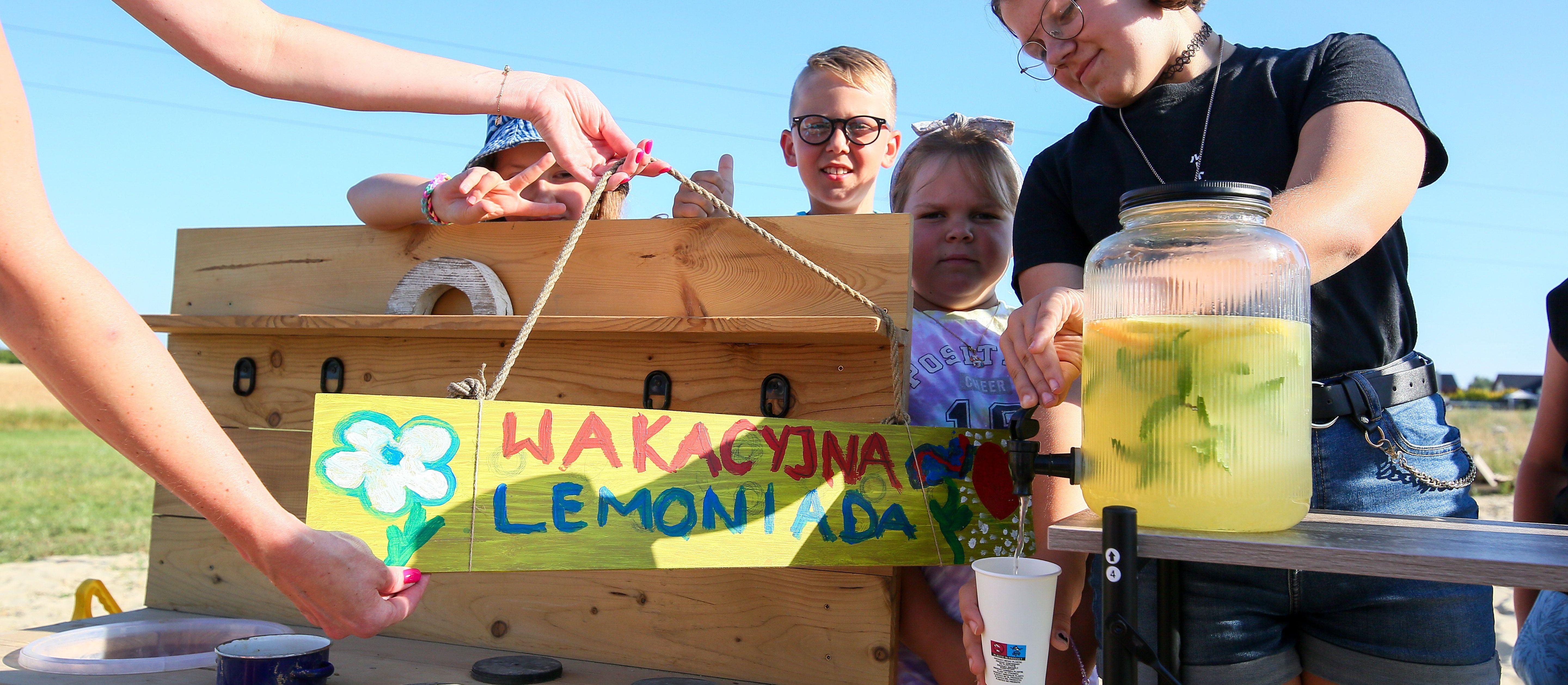 Inspekcja sanitarna wydała zalecenia dla dzieci sprzedających lemoniadę czy owoce