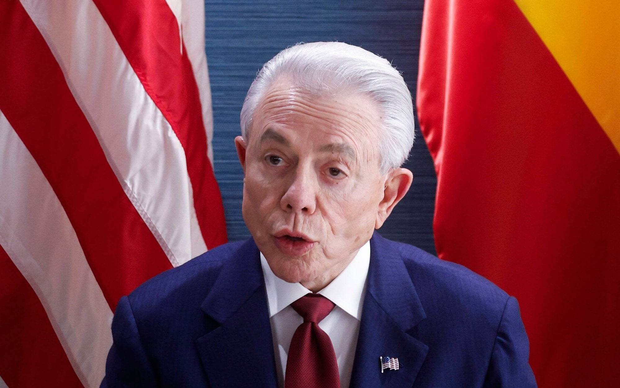 Ambasador USA w Hiszpanii ostrzega przed Chinami. „Zaczynają wkraczać na obszary krytyczne”