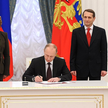 21 marca 2014. Putin podpisuje dokument "przyłączający" Krym do Federacji Rosyjskiej