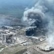 Kłęby dymu nad zakładami Azovstal w Mariupolu, kadr z nagrania opublikowanego 19 kwietnia