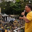 Flavio Bolsonaro przemawia na wiecu wyborczym