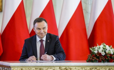 Prezydent Duda łaskawy dla zniesławiających