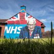 Kapitan Tom, który zebral dla NHS 33 miliony funtów otrzyma tytuł szlachecki
