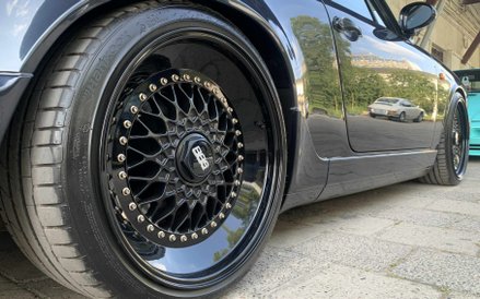 Lniąca, czarną felgę BBS