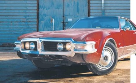 Oldsmobile Tornado to luksusowe coupé z przednim napędem.