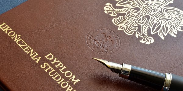 Od dziś uczelnie wydają mDyplomy; od 2027 r. będą obowiązkowe