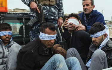Czterej bojownicy tzw. Państwa Islamskiego schwytani we wtorek w Mosulu.
